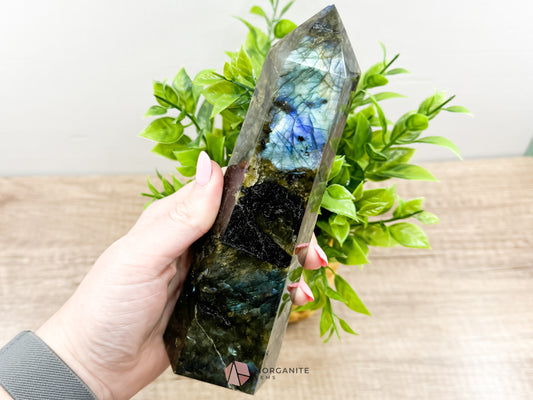 Radiant Aura: Labradorite Tower - Harnessing Cosmic Energy for Spiritual Growth and Tranquility