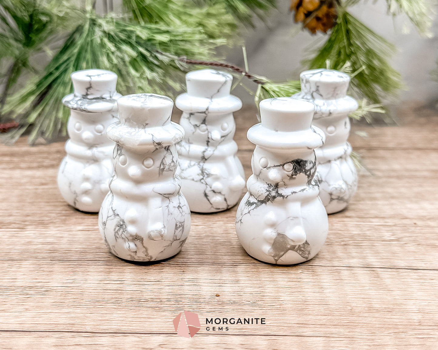 Howlite Snowman Carving – Charming Handcrafted Winter Decor