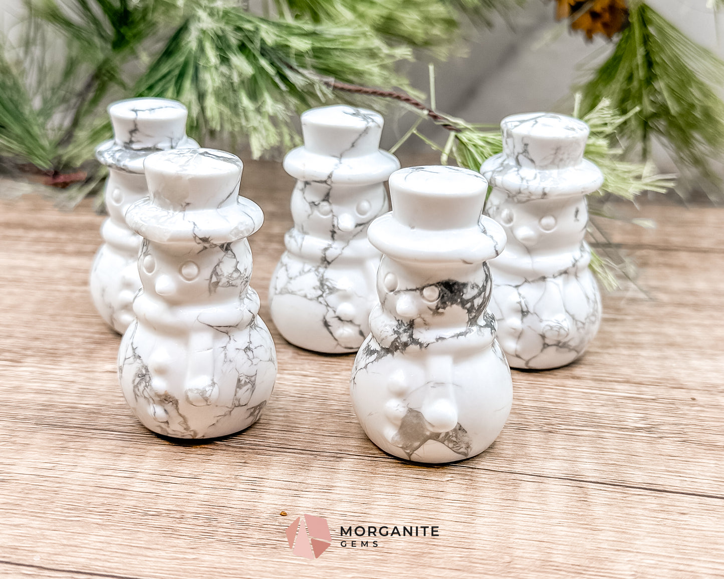 Howlite Snowman Carving – Charming Handcrafted Winter Decor