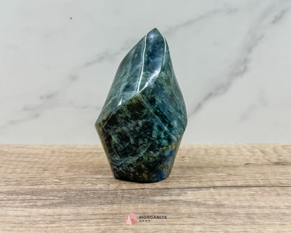 Labradorite Flame – Captivating Crystal with Iridescent Energy-Morganite Gems