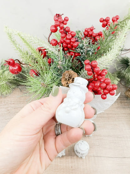 Howlite Snowman Carving – Charming Handcrafted Winter Decor