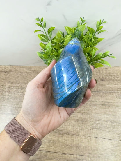 Labradorite Flame – Captivating Crystal with Iridescent Energy